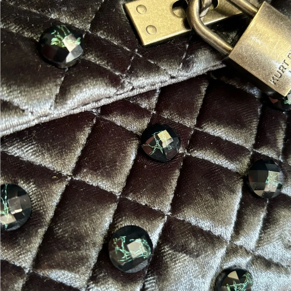 Authentic KURT GEIGER LONDON Velvet magnetic closure convertible Crosby/shoulder - Picture 7 of 16
